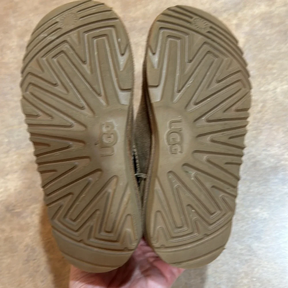 Little girls UGG boots size is out see pictures for measurements